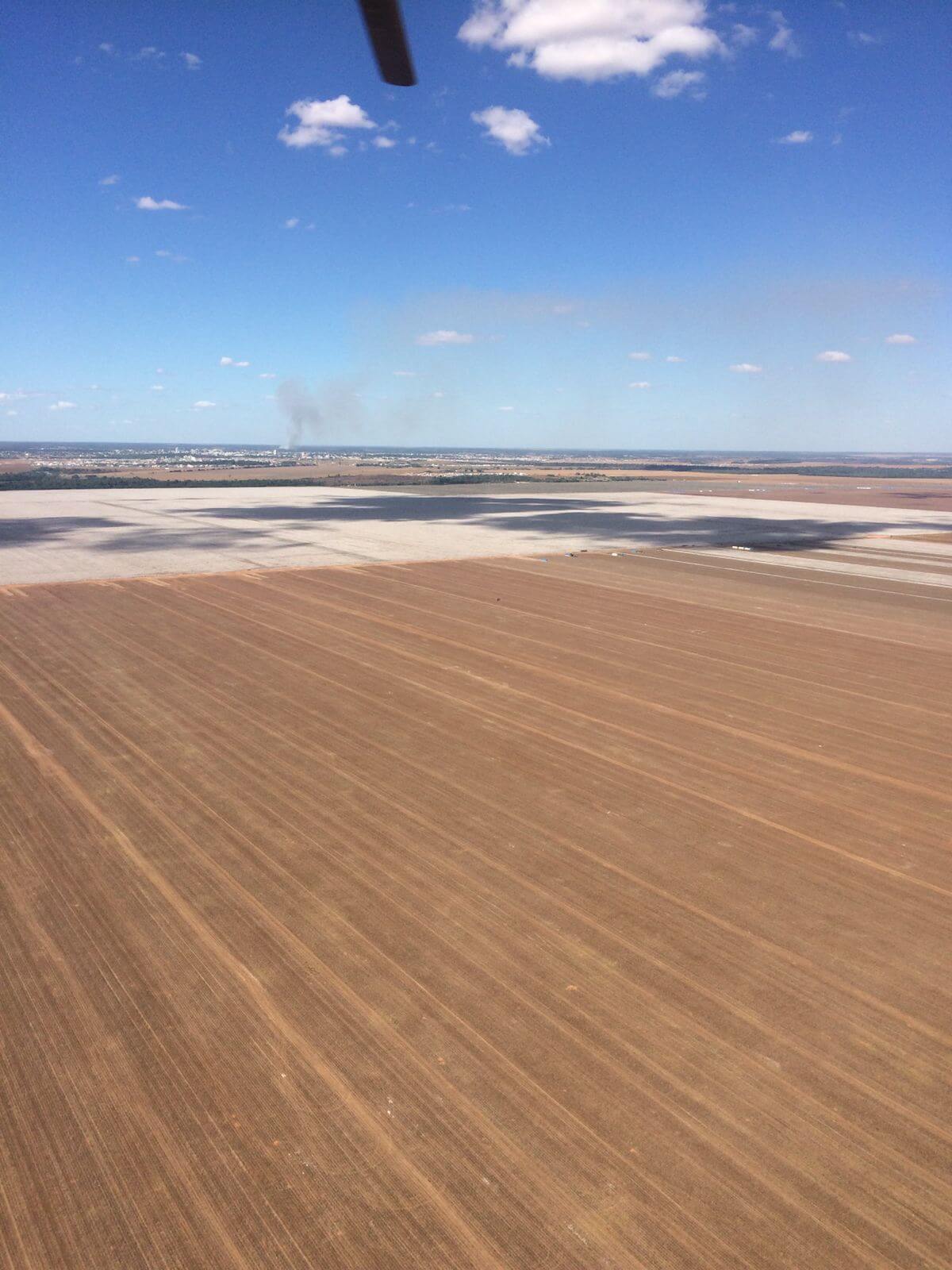Cessna Caravan em pista de fazenda no Mato Grosso: fretamento aéreo no Pantanal para o agronegócio