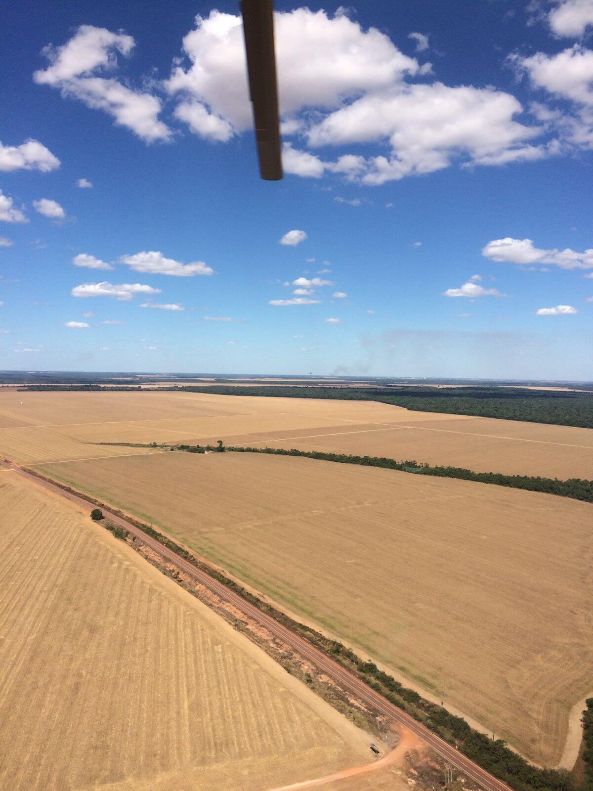 Rio Pixaim ao entardecer: destino de fretamento aéreo no Pantanal Norte para pesca e ecoturismo