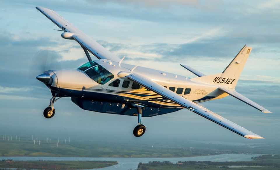 Guia de aeronaves Voe MTX — Cessna 208B Grand Caravan EX em voo: turboélice para táxi aéreo no Pantanal e interior do Brasil