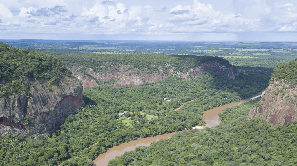 Aquidauana Pantanal Sul — Rio Aquidauana e Serra de Maracaju, MS
