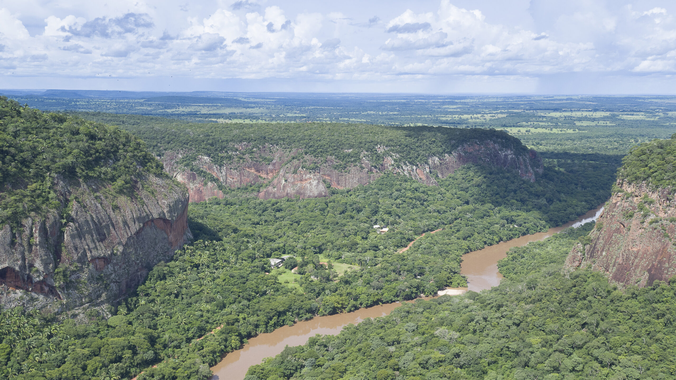 Aquidauana Pantanal Sul — Rio Aquidauana e Serra de Maracaju, MS