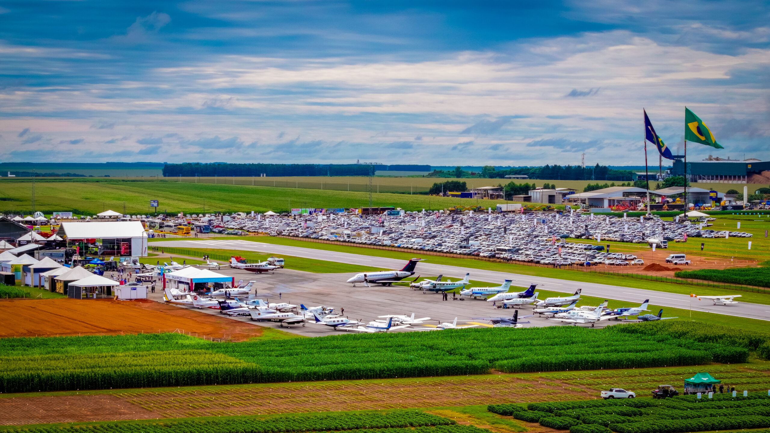 Guia de aeronaves Voe MTX — frota de aeronaves executivas no aeródromo: helicópteros, turboélices e jatos para táxi aéreo e fretamento no Brasil