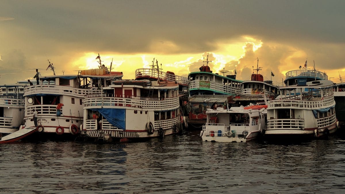 Blog da VOE MTX 6 Barcos regionais amazônicos atracados no Rio Negro, em Manaus, ao pôr do sol